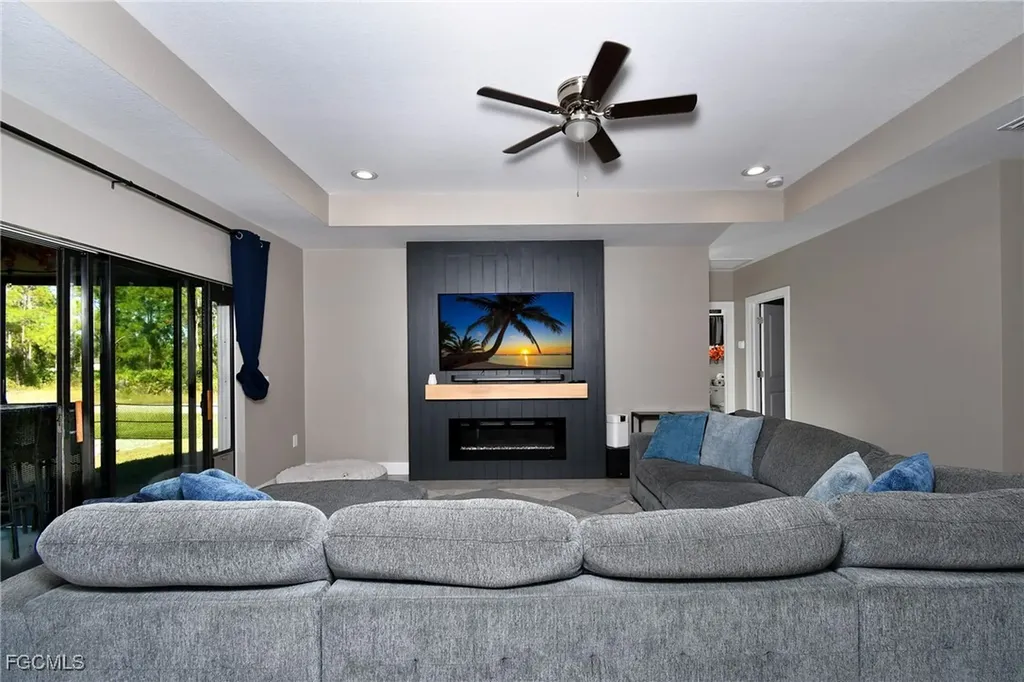828 Downer Avenue S Lehigh Acres FL 33974