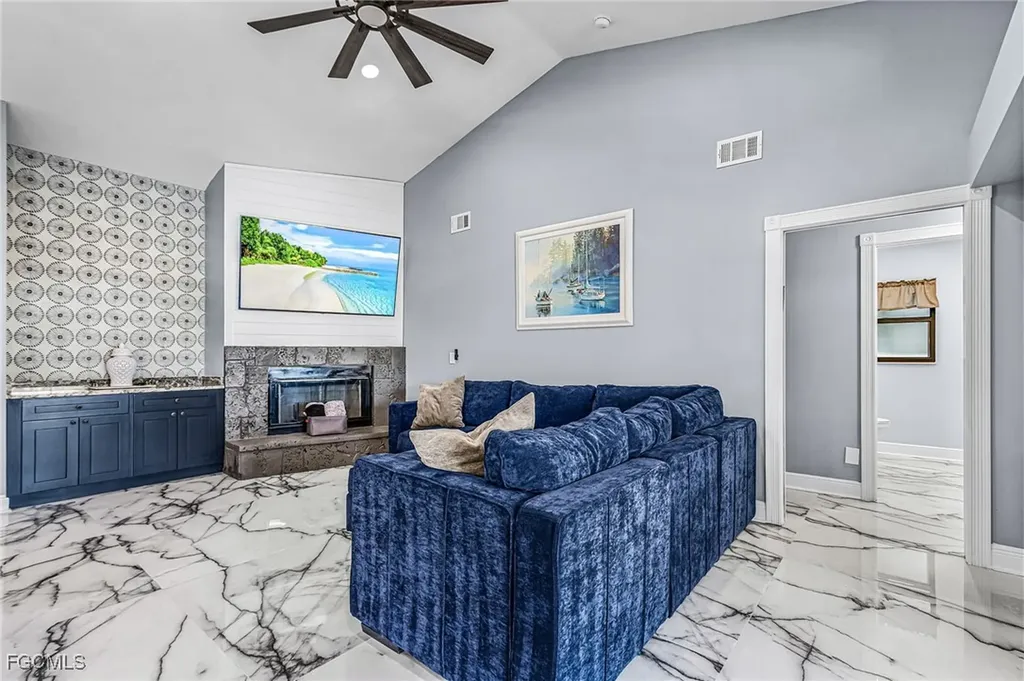 2528 SE 25th Avenue Cape Coral FL 33904