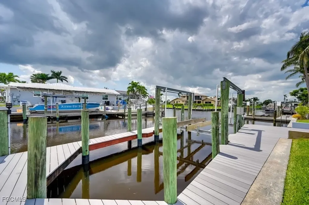 2528 SE 25th Avenue Cape Coral FL 33904