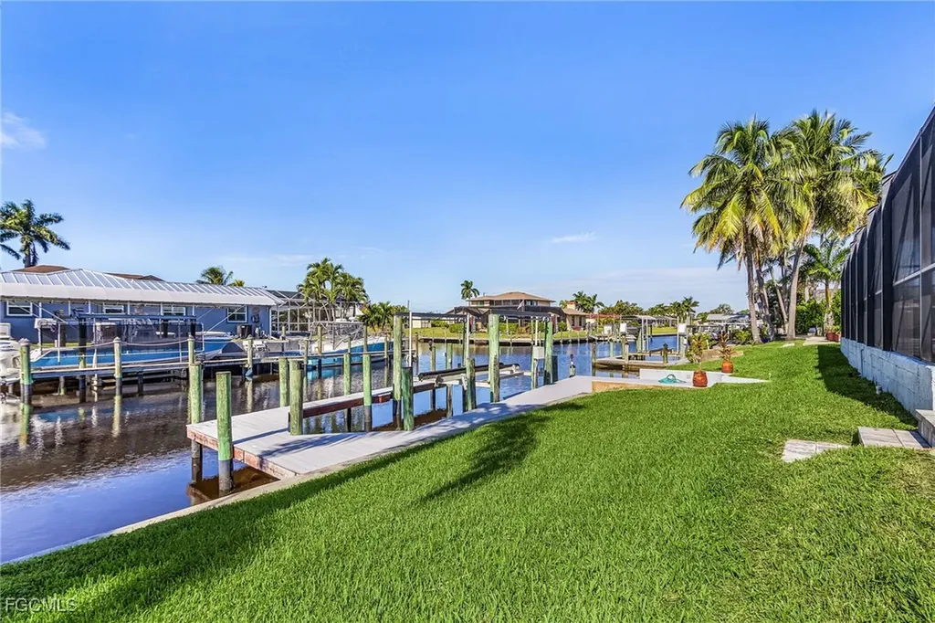 2528 SE 25th Avenue Cape Coral FL 33904