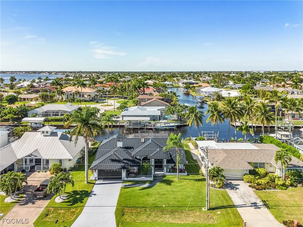2528 SE 25th Avenue Cape Coral FL 33904