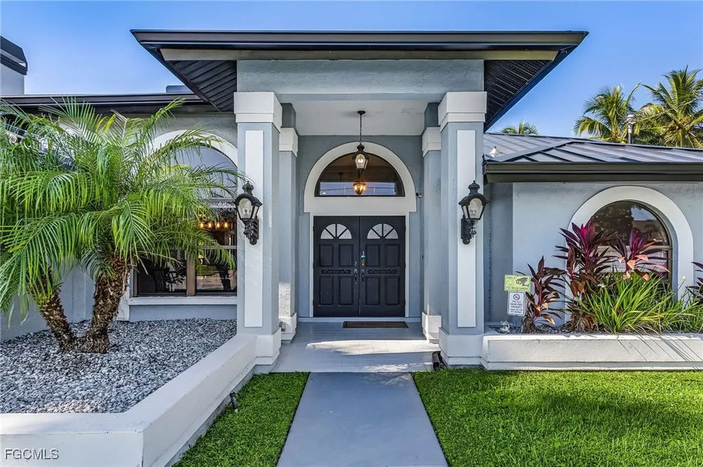 2528 SE 25th Avenue Cape Coral FL 33904