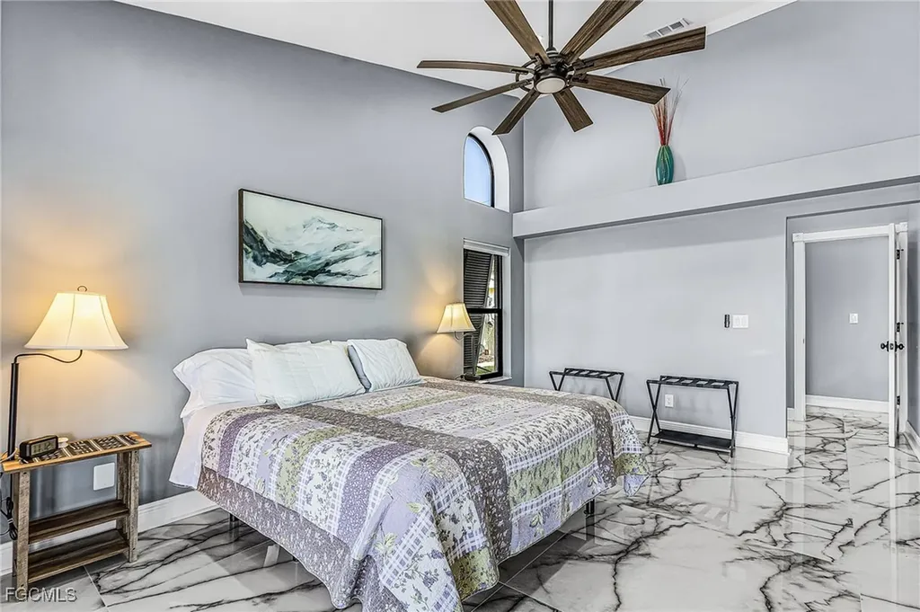 2528 SE 25th Avenue Cape Coral FL 33904