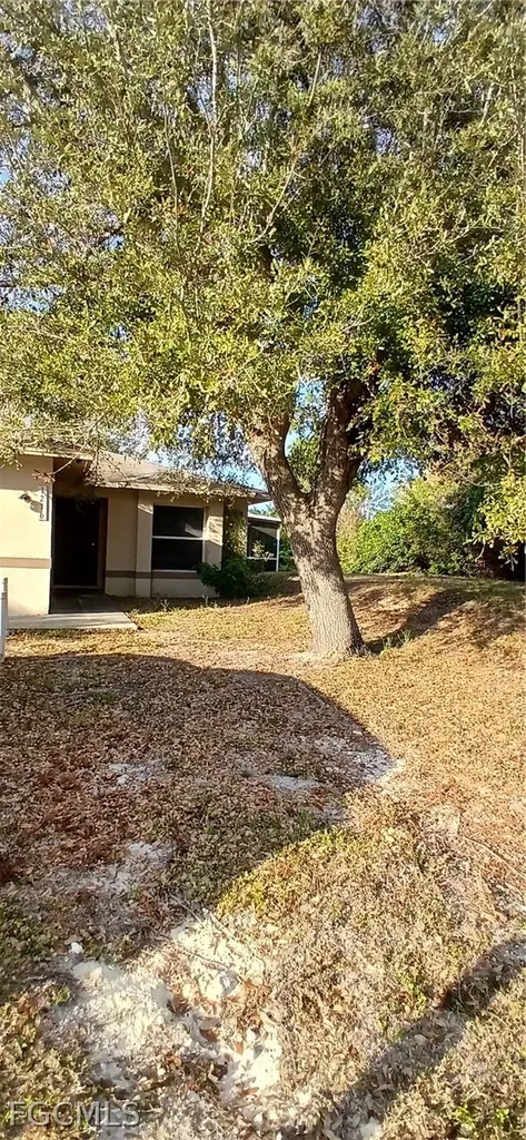 1216-1218 W 12th Street Lehigh Acres FL 33972