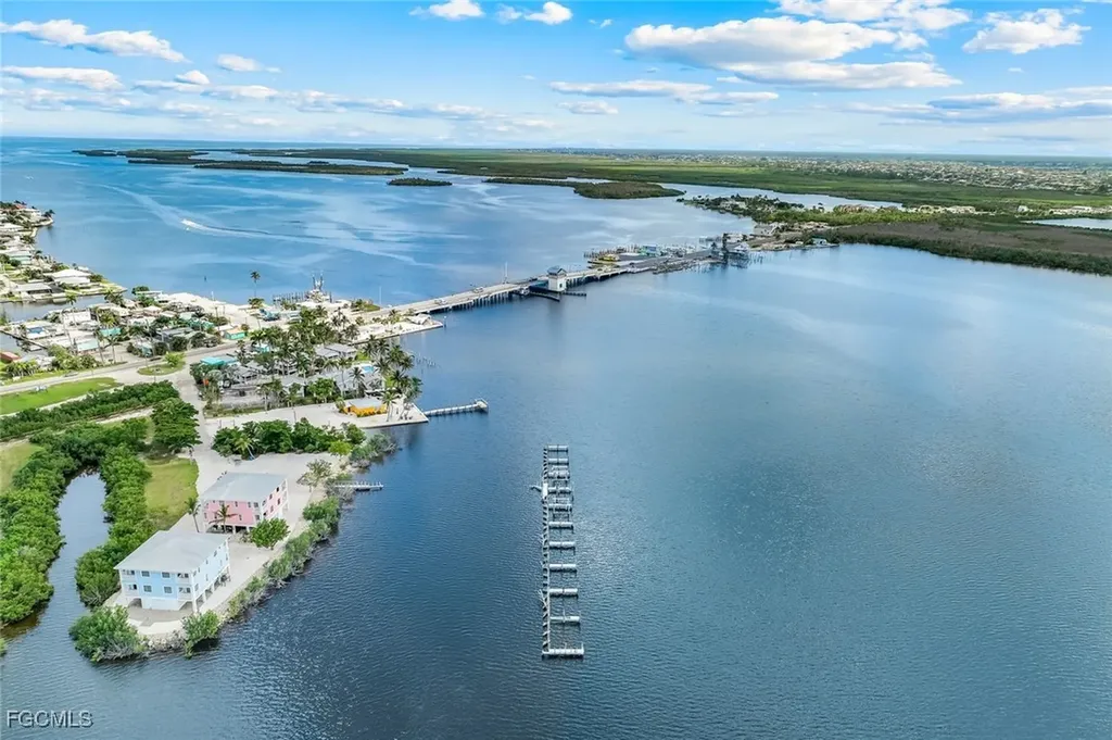 4547 Pine Island Road NW Matlacha FL 33993