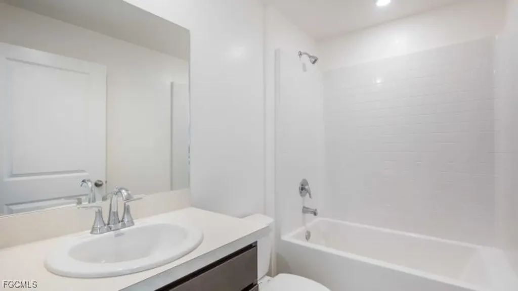 2030 NE 2nd Avenue Cape Coral FL 33909