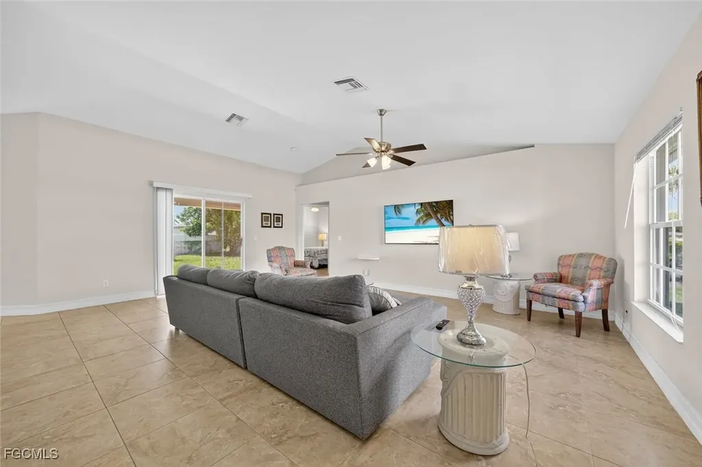 4538 SW 6th Place Cape Coral FL 33914