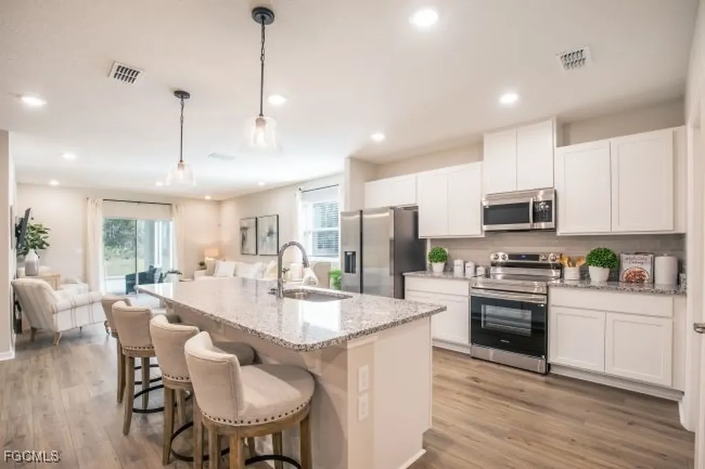 1423 SW 17th Avenue Cape Coral FL 33991