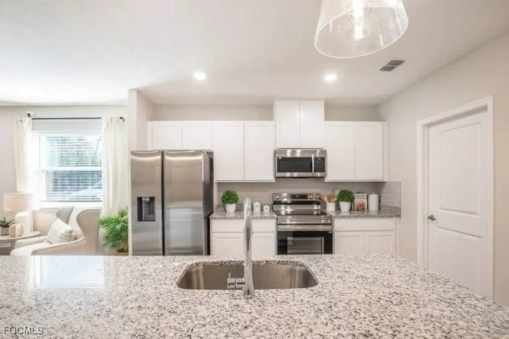 1423 SW 17th Avenue Cape Coral FL 33991