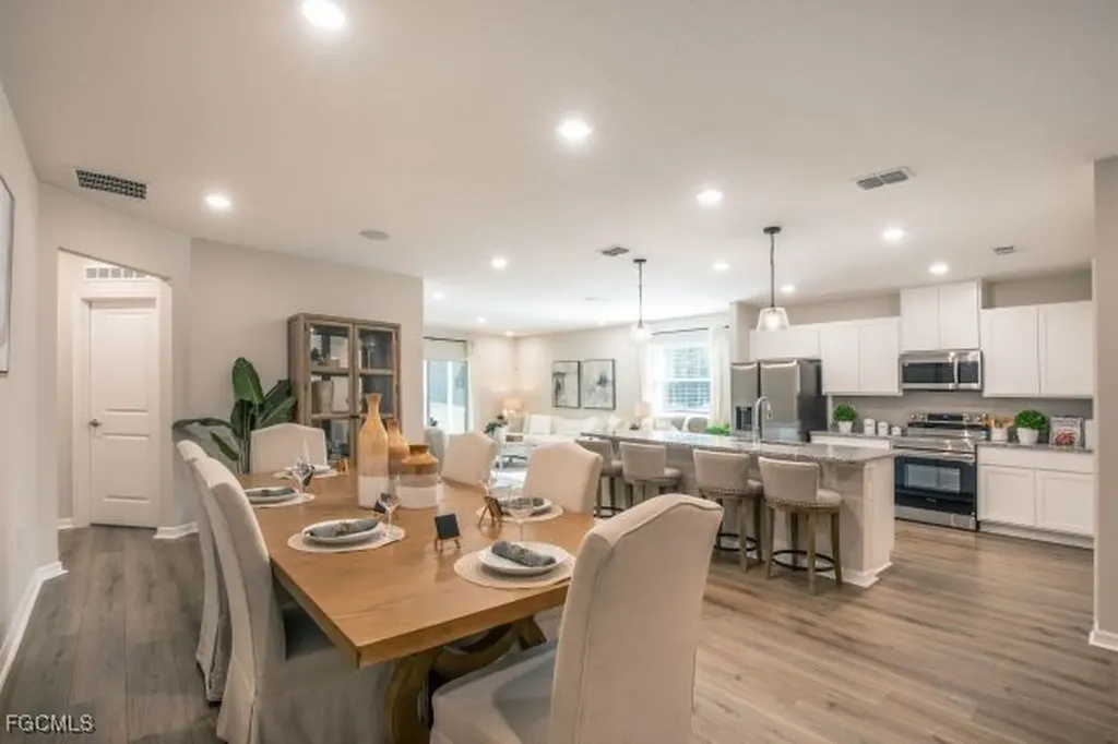 1423 SW 17th Avenue Cape Coral FL 33991