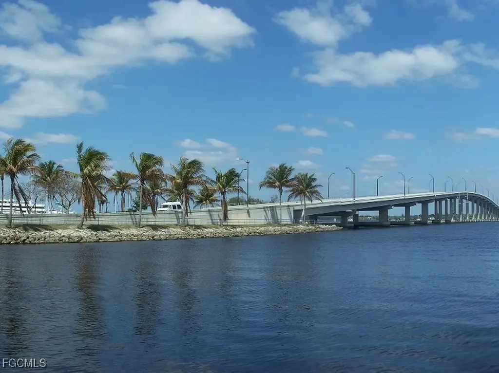 1423 SW 17th Avenue Cape Coral FL 33991