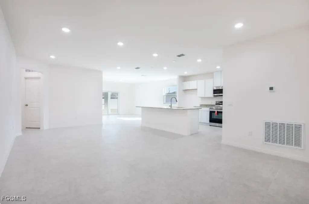 1423 SW 17th Avenue Cape Coral FL 33991