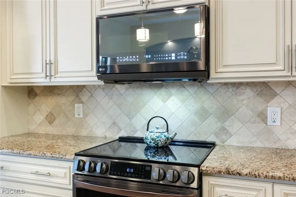 4407 SW 19th Avenue Cape Coral FL 33914