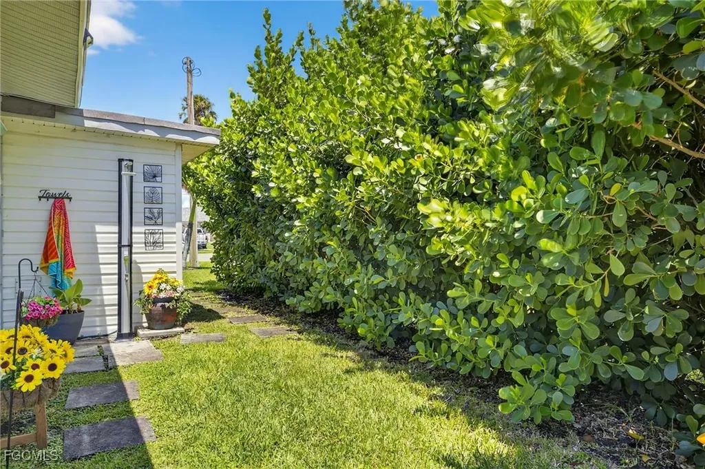 138 SE 40th Street Cape Coral FL 33904