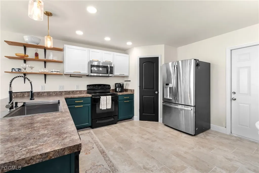 6139 Hershey Avenue Fort Myers FL 33905