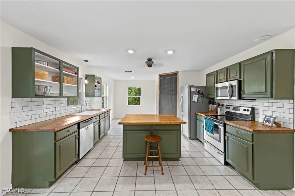 816 Agnes Avenue Lehigh Acres FL 33971