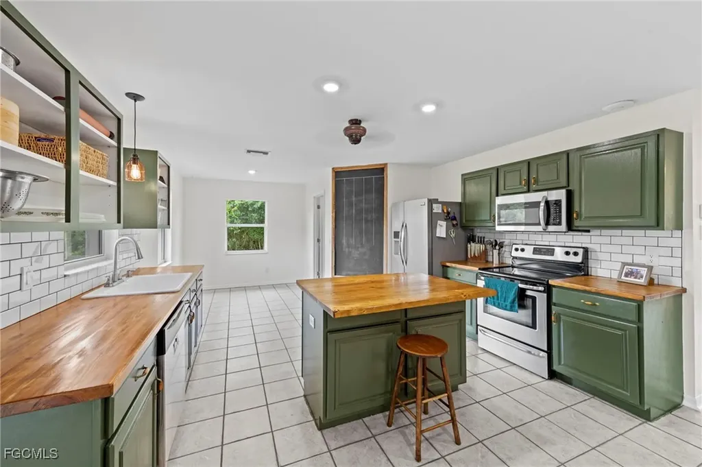 816 Agnes Avenue Lehigh Acres FL 33971