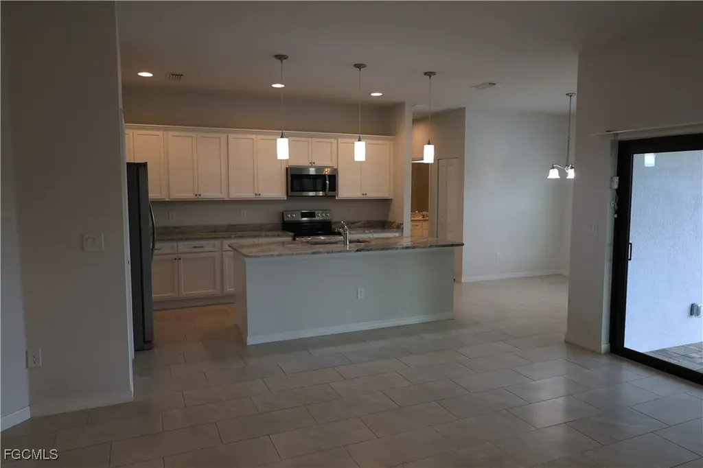703 SW 26th Terrace Cape Coral FL 33914