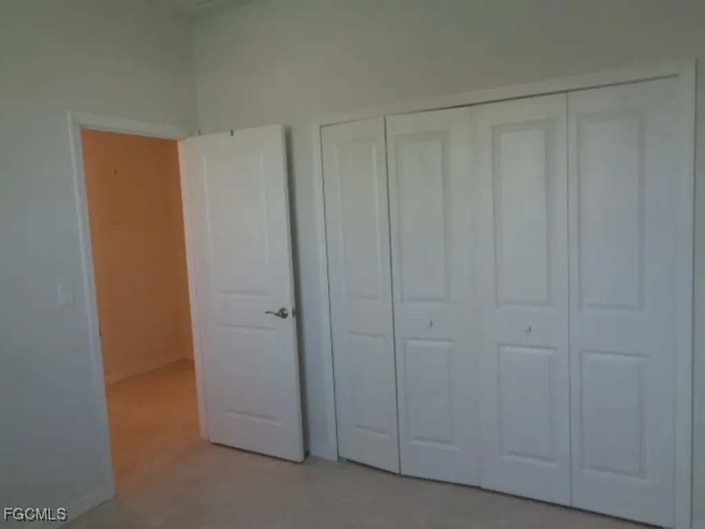 703 SW 26th Terrace Cape Coral FL 33914