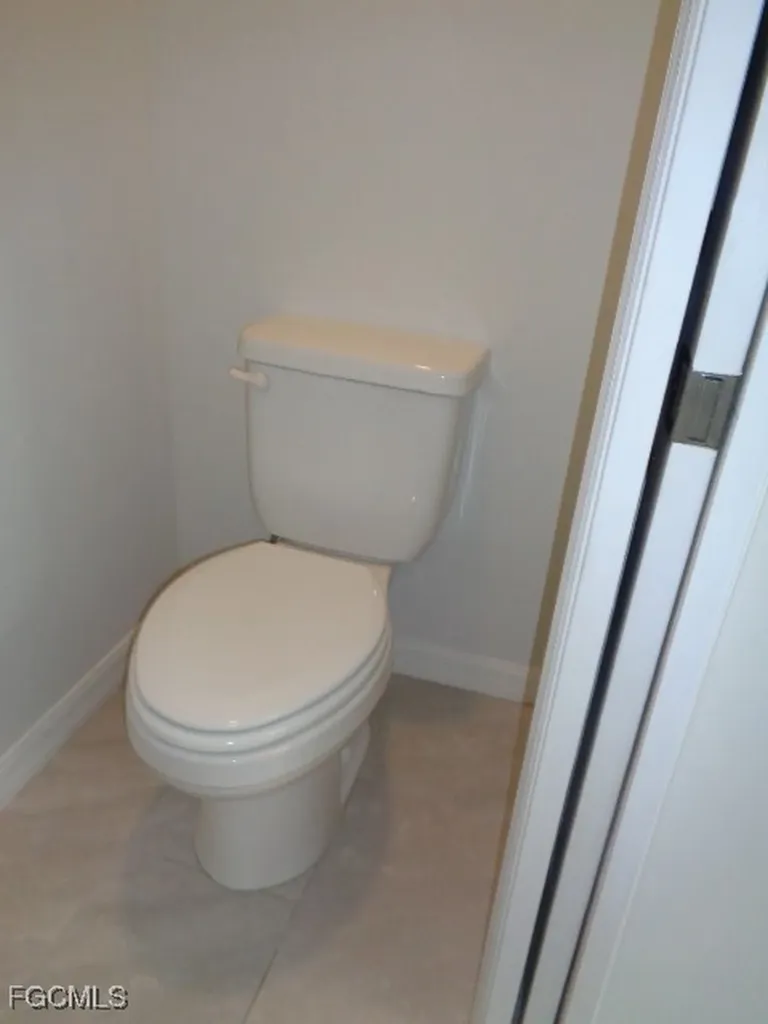 703 SW 26th Terrace Cape Coral FL 33914