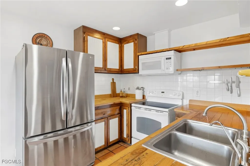 16600 Wisteria Drive Fort Myers FL 33908