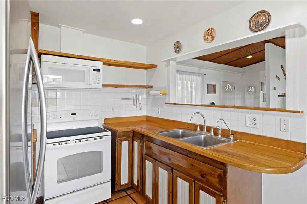 16600 Wisteria Drive Fort Myers FL 33908