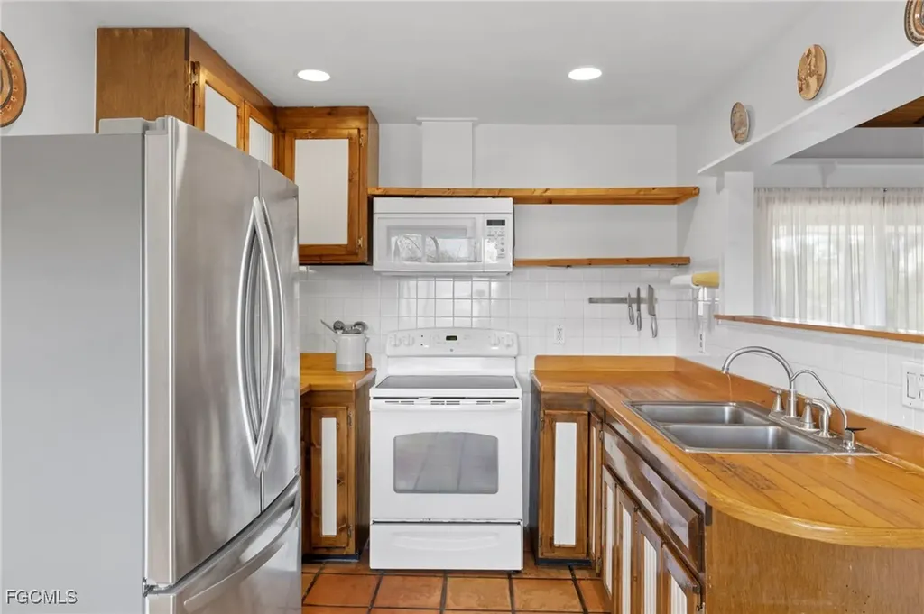 16600 Wisteria Drive Fort Myers FL 33908