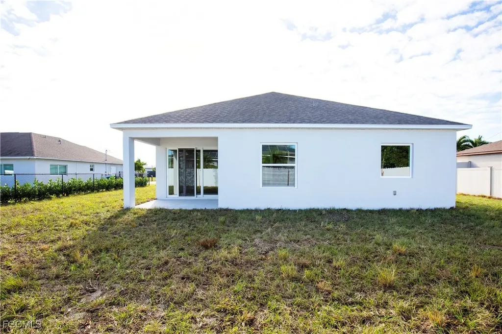 1431 SW 4th Lane Cape Coral FL 33991