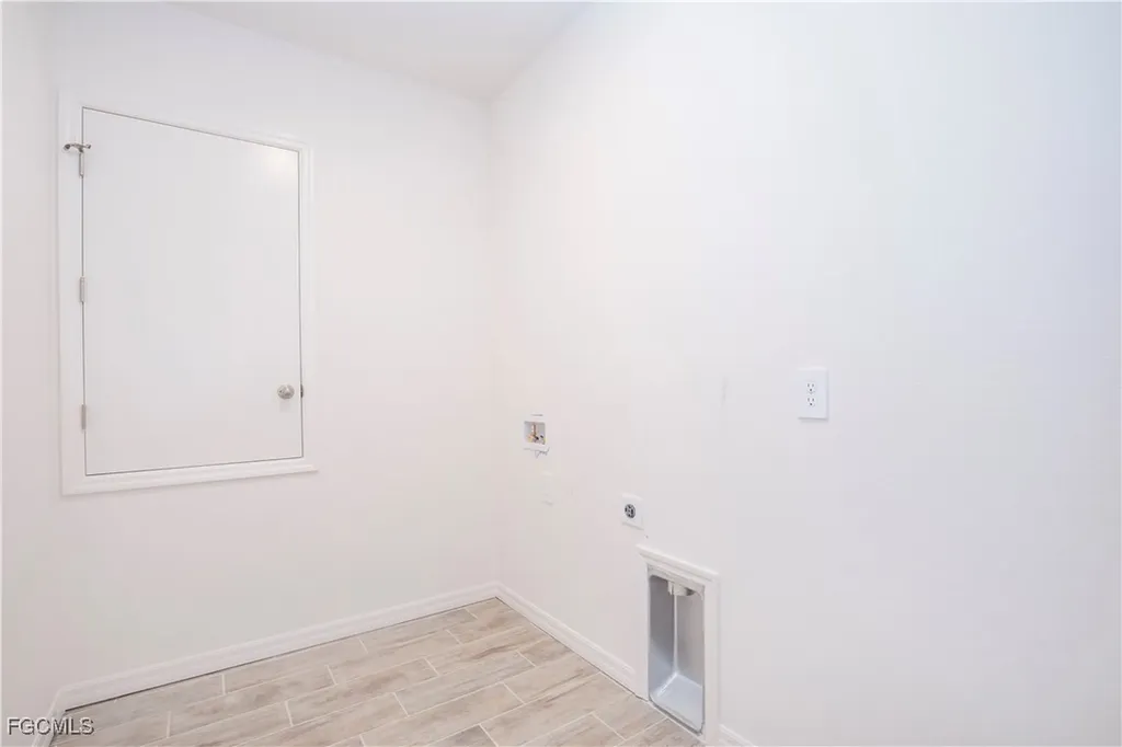 1431 SW 4th Lane Cape Coral FL 33991