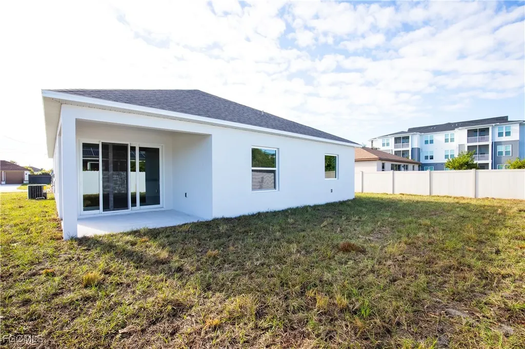 1431 SW 4th Lane Cape Coral FL 33991