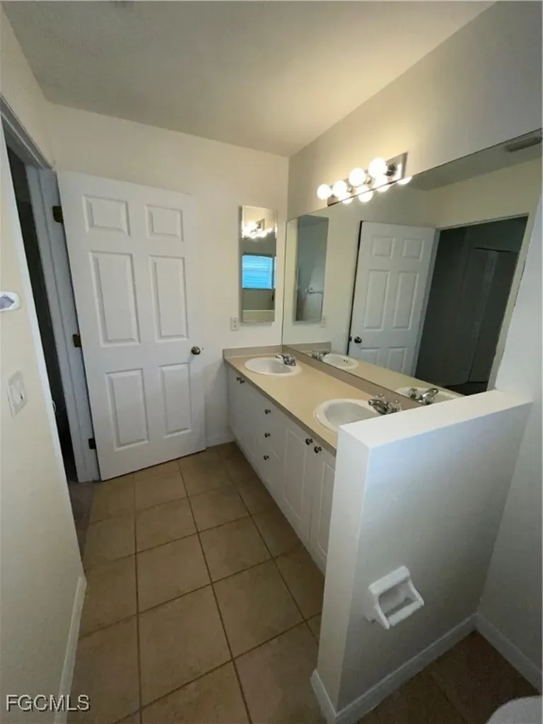 1037 NE 19th Street Cape Coral FL 33909