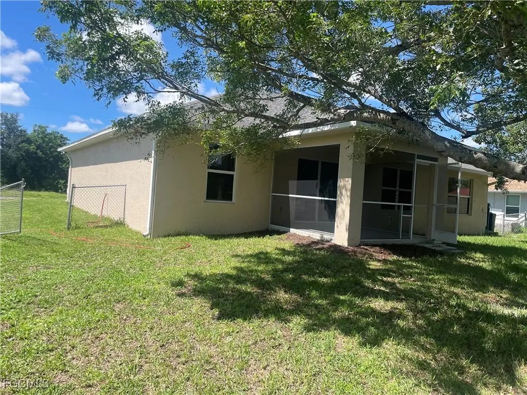 1037 NE 19th Street Cape Coral FL 33909