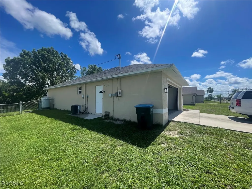 1037 NE 19th Street Cape Coral FL 33909