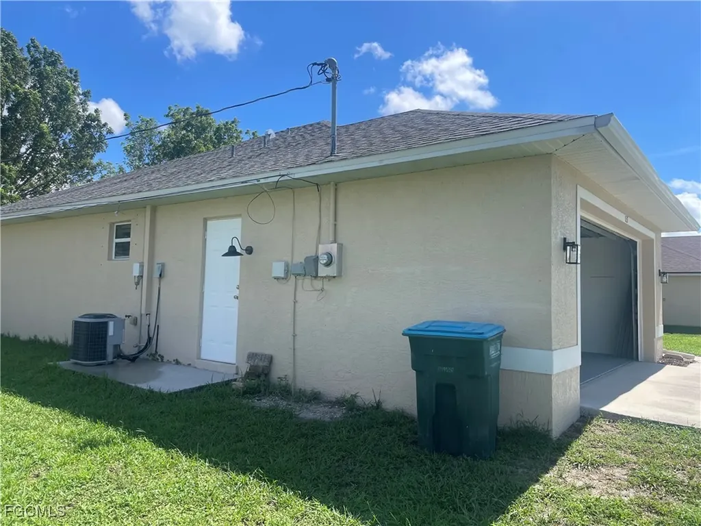 1037 NE 19th Street Cape Coral FL 33909