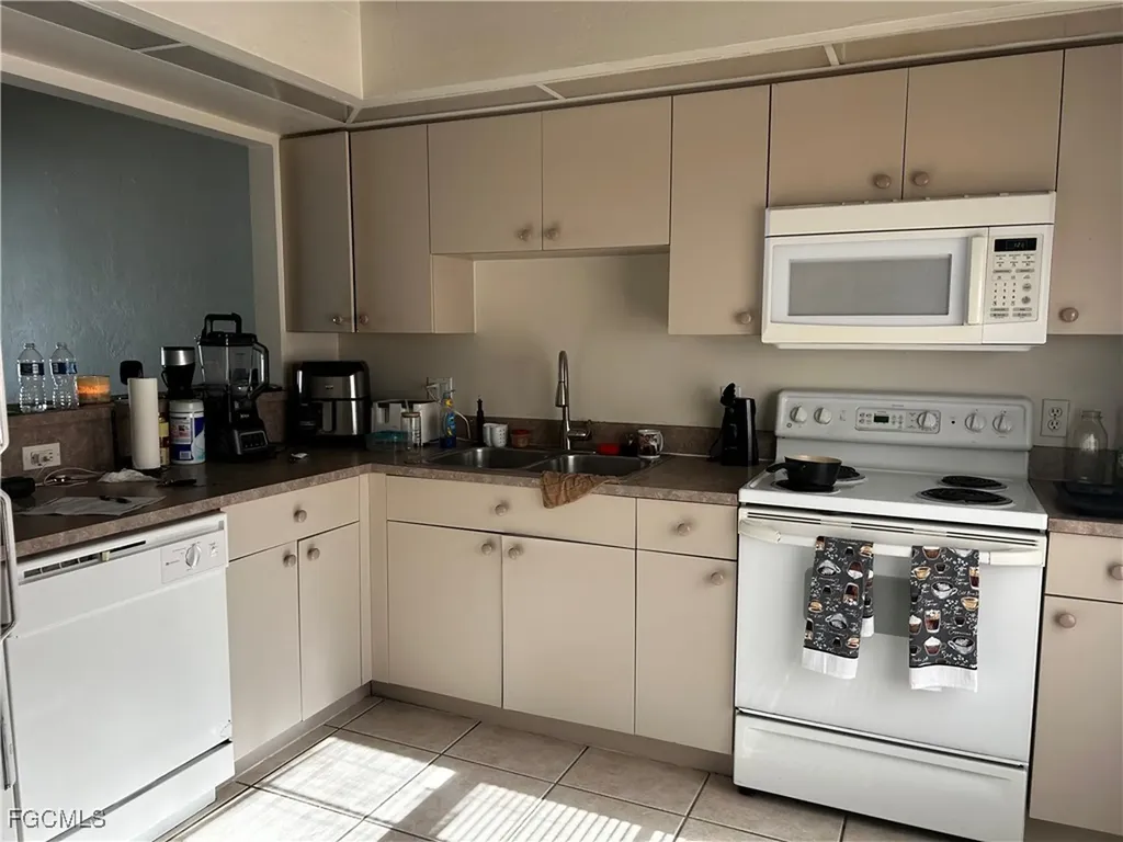 4121 & 4123 SW 7th Place Cape Coral FL 33914