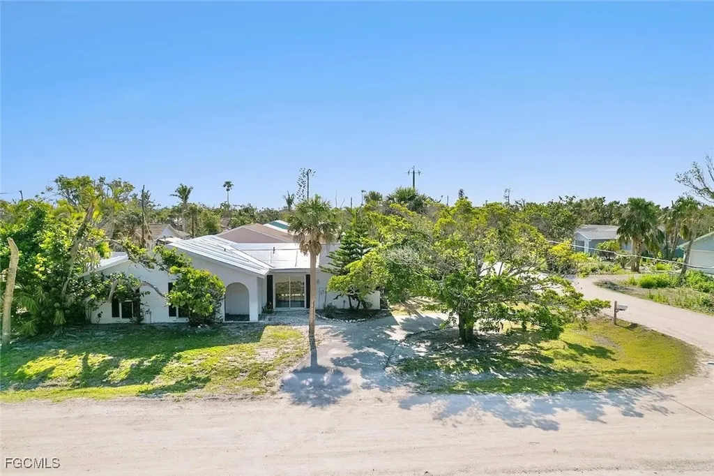 1683 Atlanta Plaza Drive Sanibel FL 33957