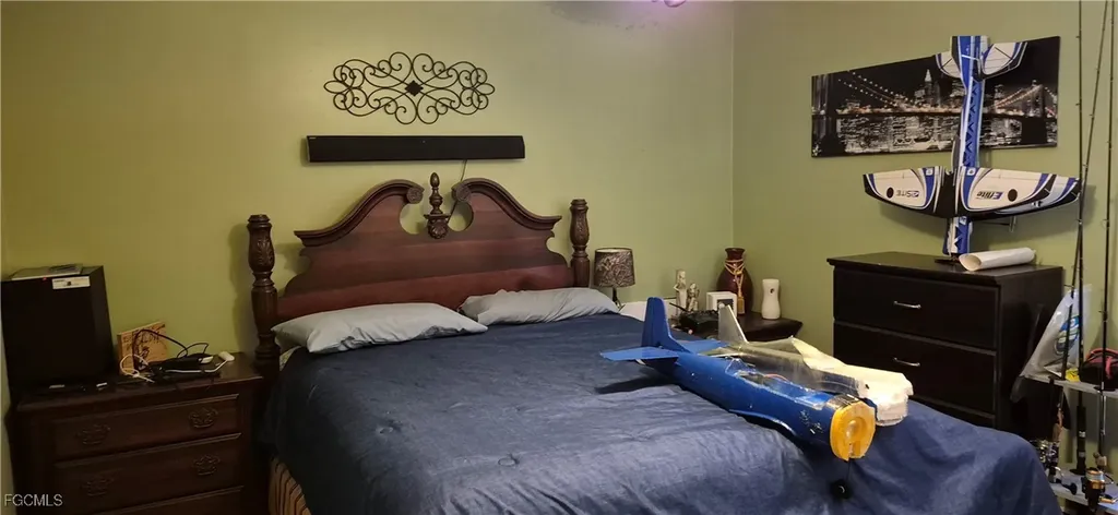 2011 Leroy Avenue Alva FL 33920