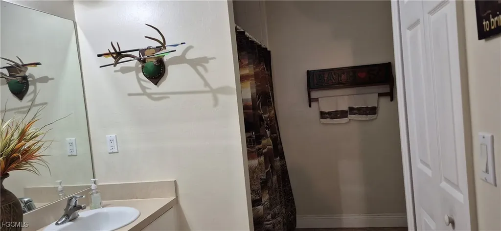 2011 Leroy Avenue Alva FL 33920