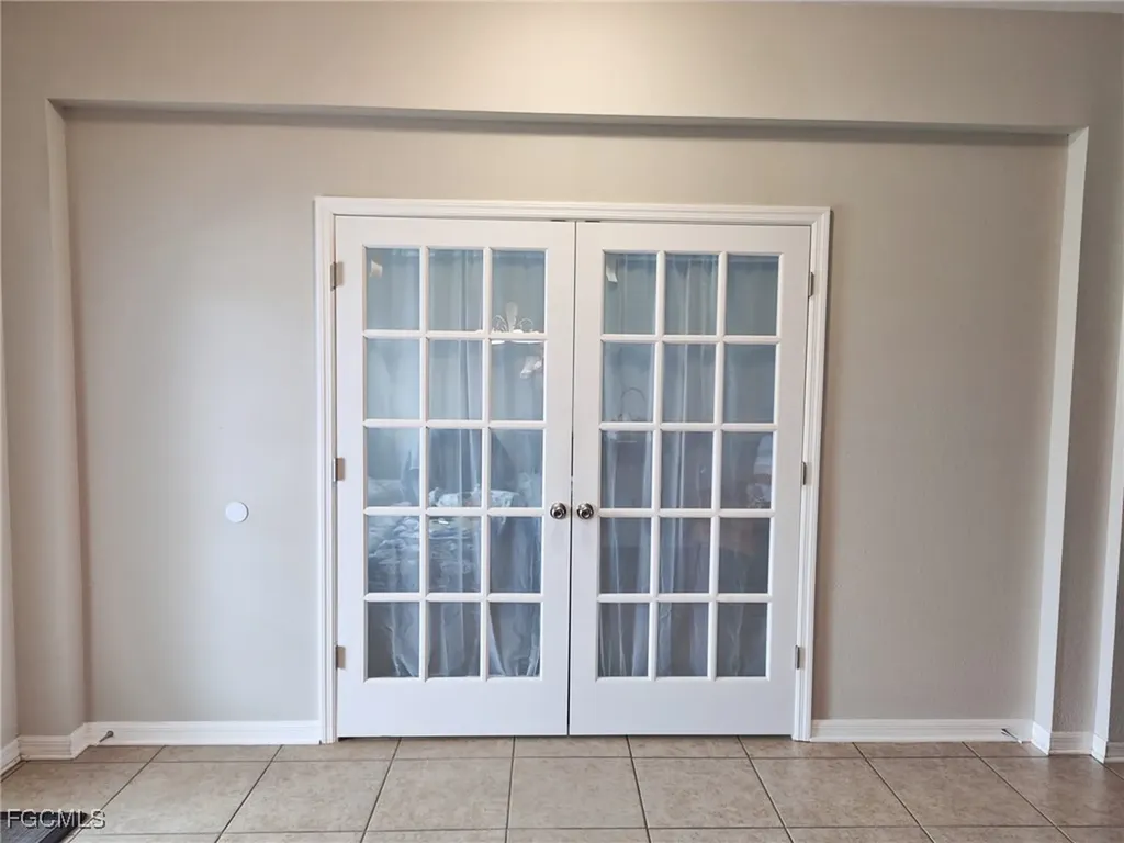 2828 SW 1st Terrace Cape Coral FL 33991