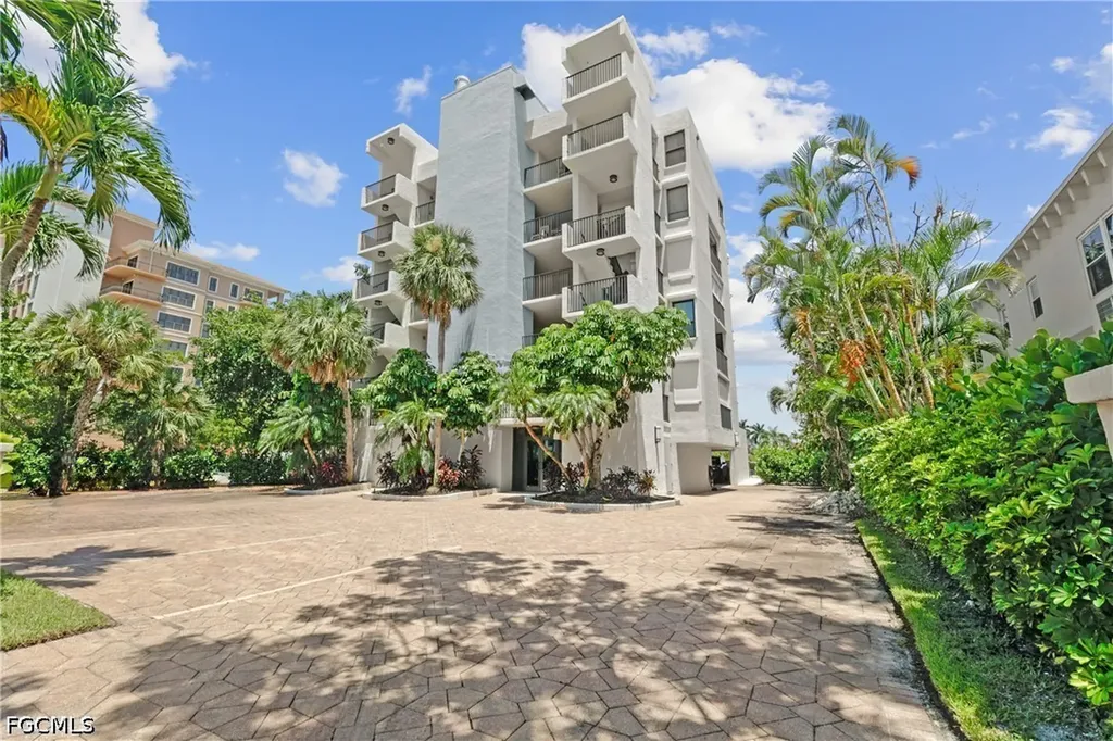 10562 Gulf Shore Drive Naples FL 34108