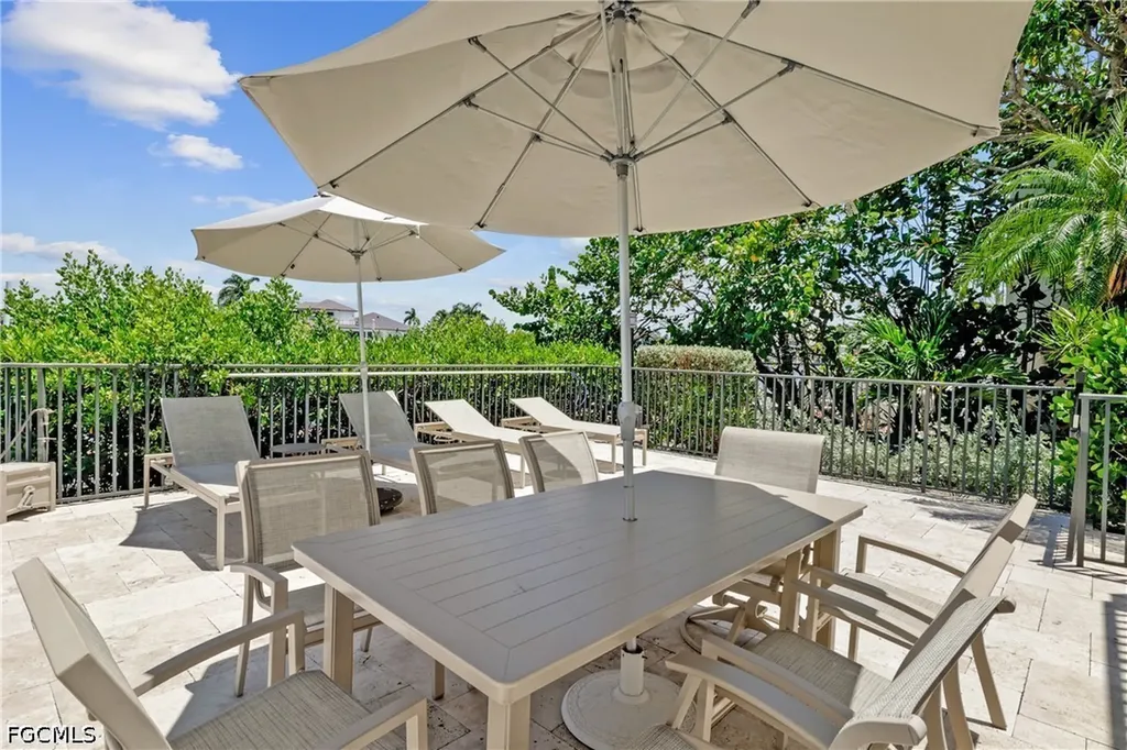 10562 Gulf Shore Drive Naples FL 34108