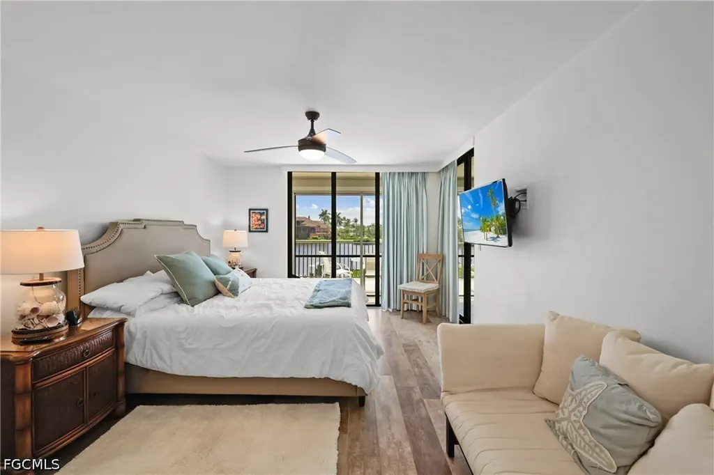 10562 Gulf Shore Drive Naples FL 34108