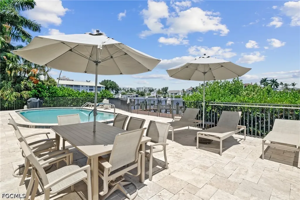 10562 Gulf Shore Drive Naples FL 34108