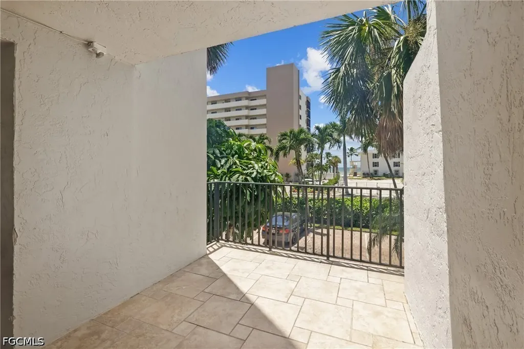 10562 Gulf Shore Drive Naples FL 34108