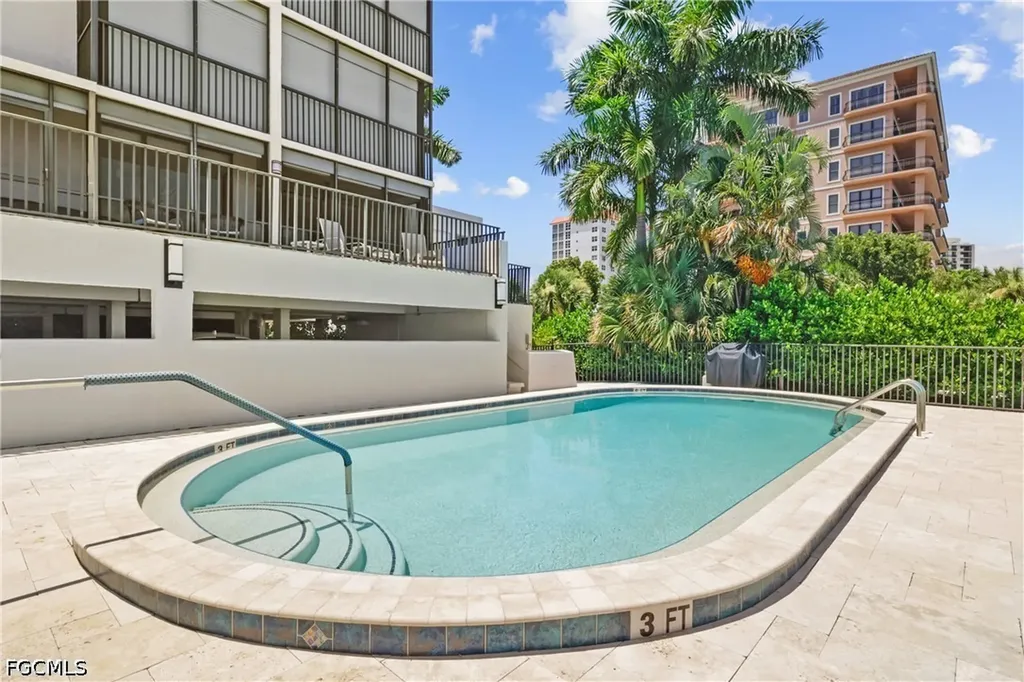 10562 Gulf Shore Drive Naples FL 34108