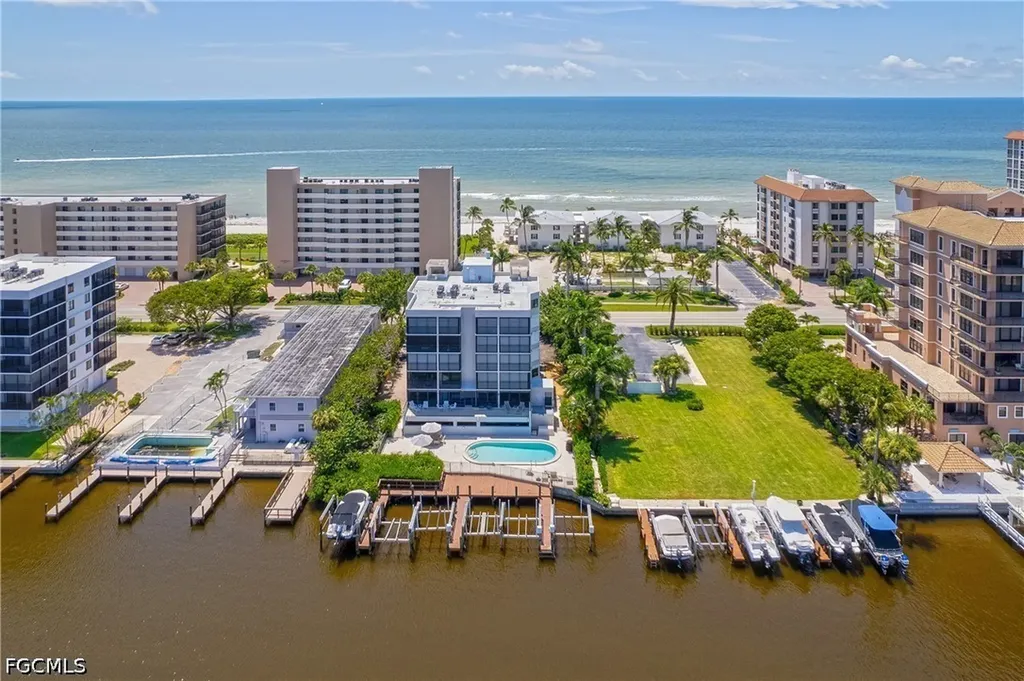 10562 Gulf Shore Drive Naples FL 34108