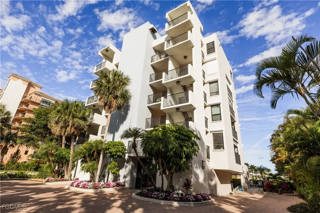 10562 Gulf Shore Drive Naples FL 34108