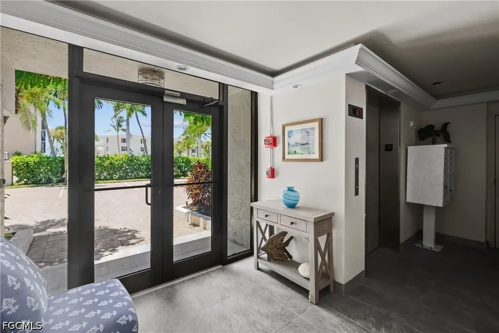 10562 Gulf Shore Drive Naples FL 34108