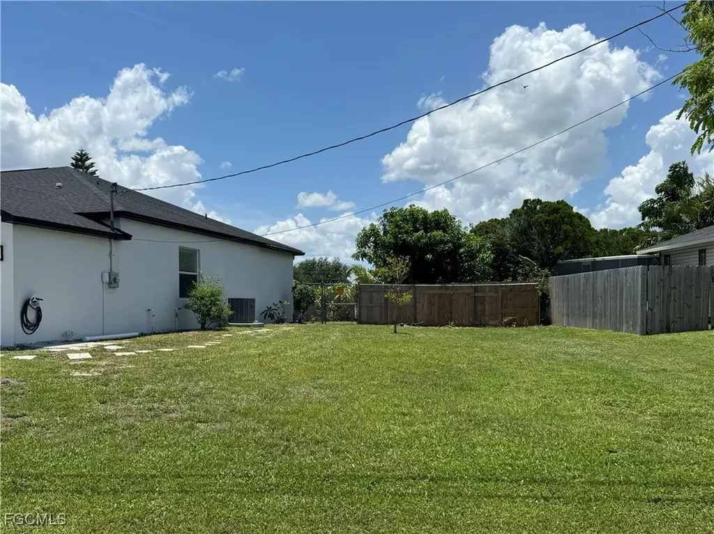1512 SE 2nd Place Cape Coral FL 33990