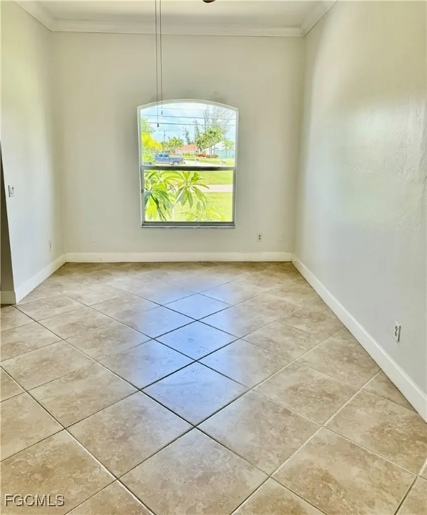 1512 SE 2nd Place Cape Coral FL 33990